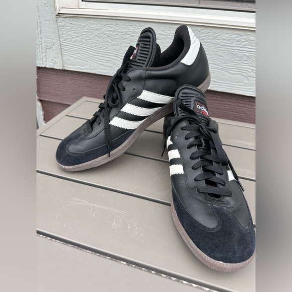 2009 Adidas Men’s Samba Indoor Soccer Sneaker - Picture 2 of 11